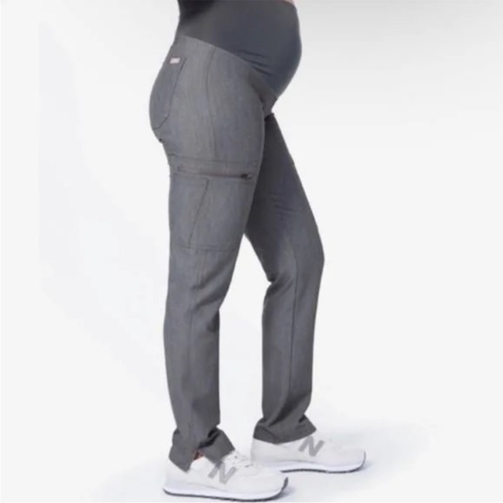 FIGS maternity scrubs (2)